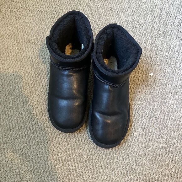 UGG Shoes - UGG Black Women Boots size 9